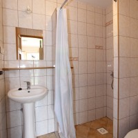 Łazienka w pokoju 2 os.